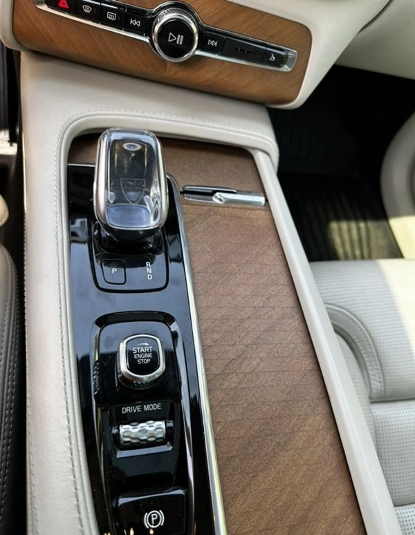 Volvo XC 90 cena 230000 przebieg: 82000, rok produkcji 2020 z Białystok małe 79